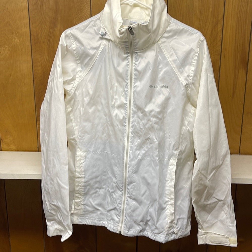 White Columbia size large women’s wind breaker with stashable hood
